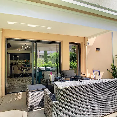 Apartment Palm With A Pool In The *